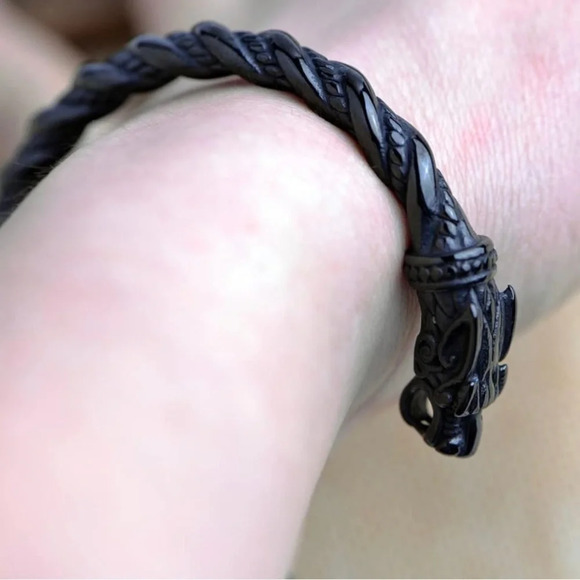 Black Stainless Steel Viking Wolves Geri and Freki Cuff Bracelet - Picture 7 of 8